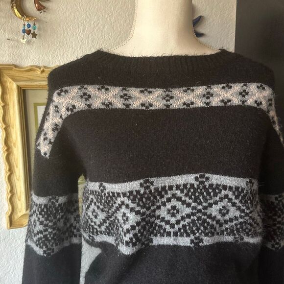 Ovla Size Small Black pullover sweater - Picture 2 of 6